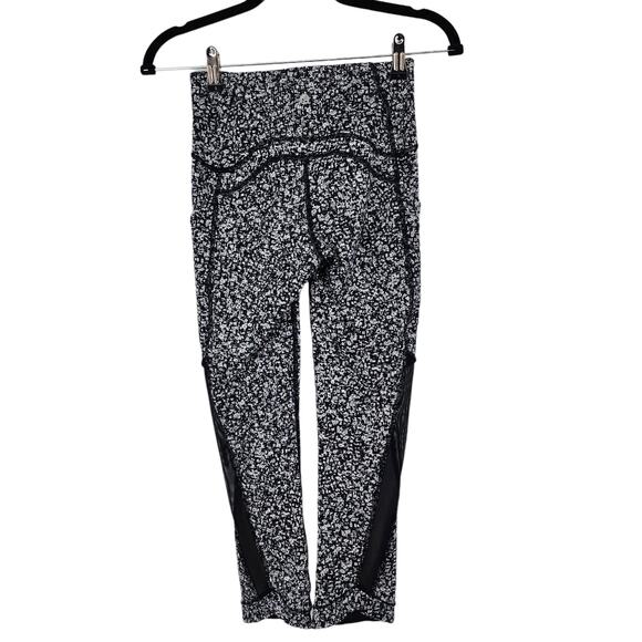 Lululemon Sole Training 7/8 Tight Side Pocket Sweat Wicking Leggings Size 2 - Picture 4 of 4